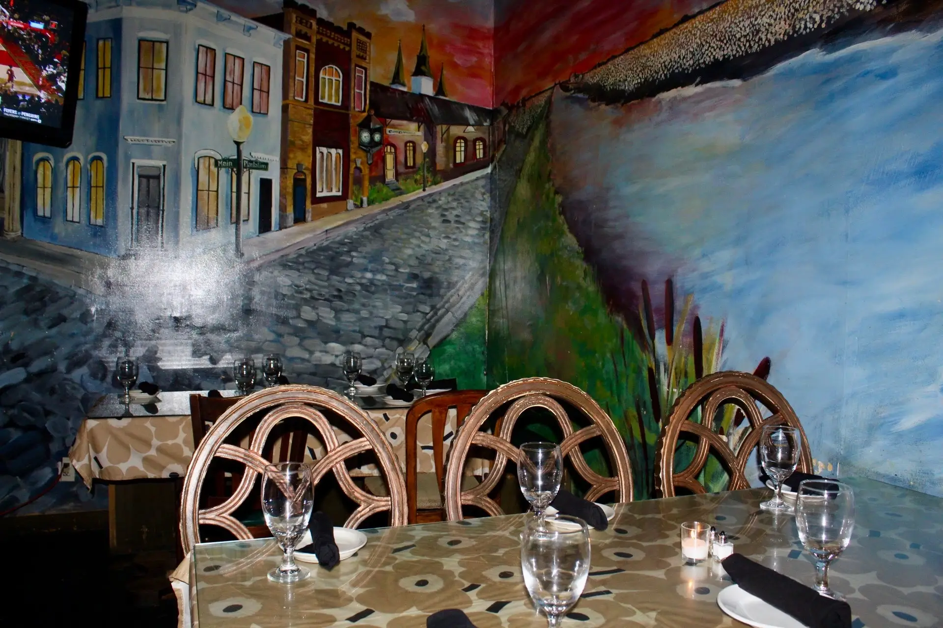 Lenora's Restaurant Interior